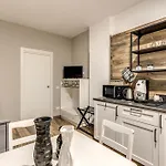 Be-house *